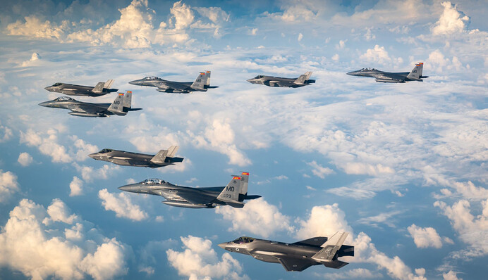 Израиль обстрелял столицу Сирии, повреждены дворец президента и Генштаб