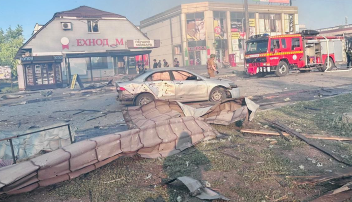 Росіяни скинули авіабомбу на центр Добропілля: є загиблі та постраждалі