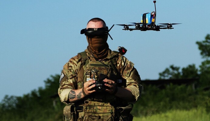 Без обязательной регистрации и медосморов: Минобороны обновило правила для БПЛА