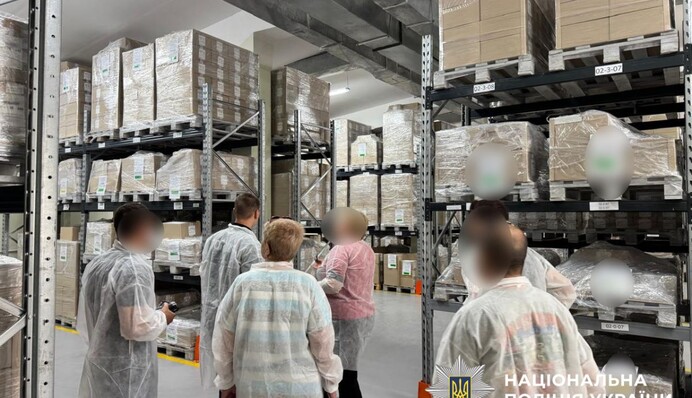 Українського олігарха підозрюють у передачі ліків Росії