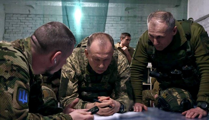 Бої у Донецькій області та знищення ворожих ДРГ: Сирський доповів Зеленському про фронт