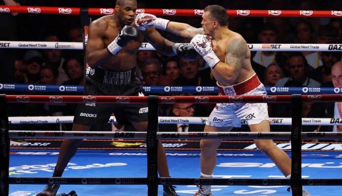Усик победил Дюбуа в бою за звание абсолютного чемпиона мира