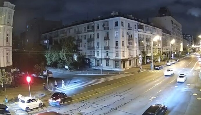 В Киеве работник прокуратуры сбил женщину и пытался скрыться