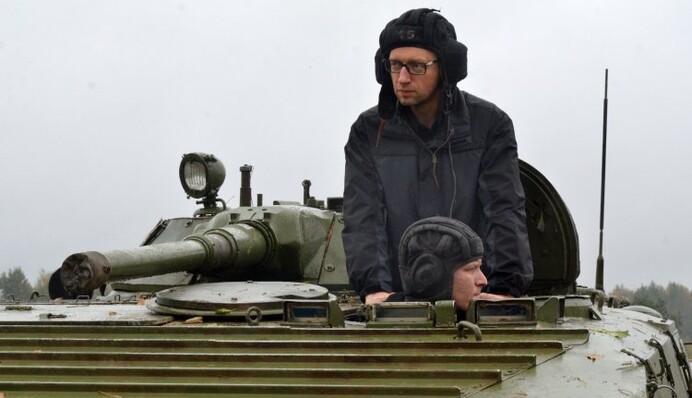 Как Яценюк в Чечне "воевал": соцсети высмеяли пропаганду человека Путина