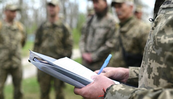 На Волыни мужчина напал с лопатой на военнослужащего ТЦК