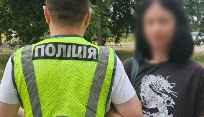 Девушка, которая кричала «Слава России» в метро Киева, отказалась писать заявление на мужчину, который ее бил