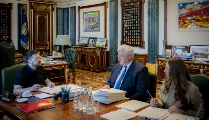 Зеленський призначив 16 нових послів України