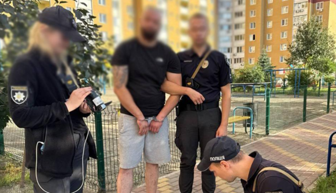 Поліція Києва затримала стрілка, який відкрив вогонь у дворі житлового будинку