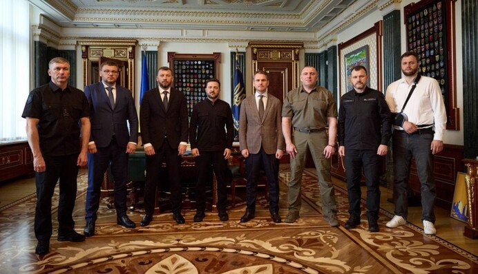 Зеленський зустрівся із керівниками антикорупційних органів на тлі протестів