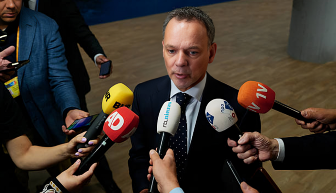 Глава МИД Нидерландов: ограничение антикоррупционных органов угрожает евроинтеграции Украины