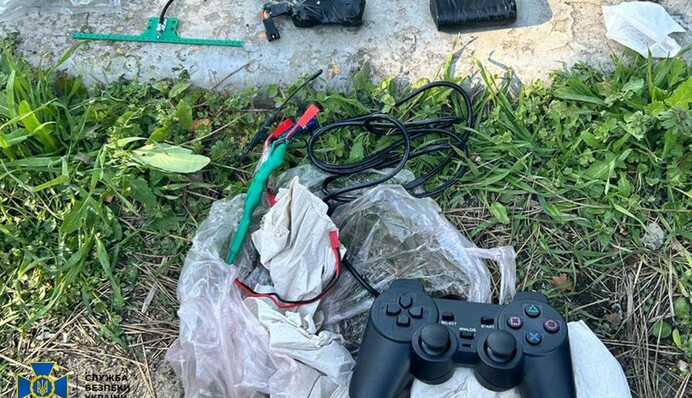 На Дніпропетровщині затримали чоловіка, який підозрюється у створенні мережі схронів з вибухівкою