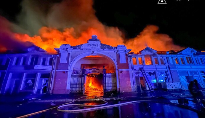 Россия массированно ударила по Одессе – пожар на рынке Привоз