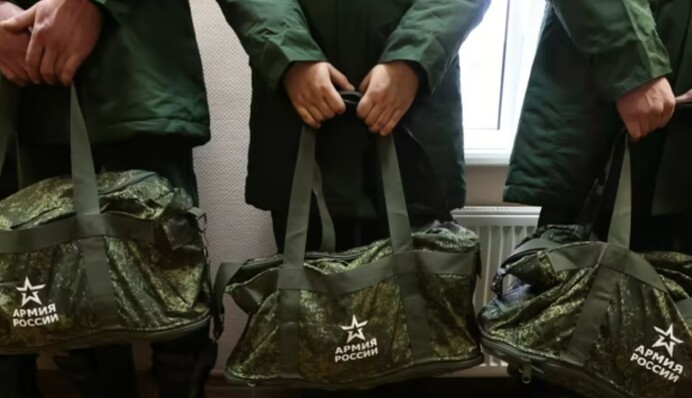 Россияне отправляют депортированных украинцев воевать на фронт — The Times