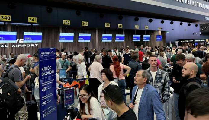 Дрони паралізували роботу аеропортів РФ: десятки рейсів затримуються
