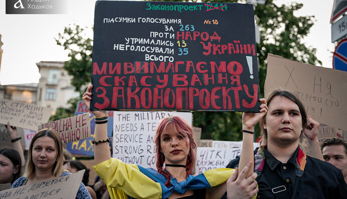 Закон, що обмежує незалежність НАБУ і САП, ускладнив збір підписів за вступ України до ЄС