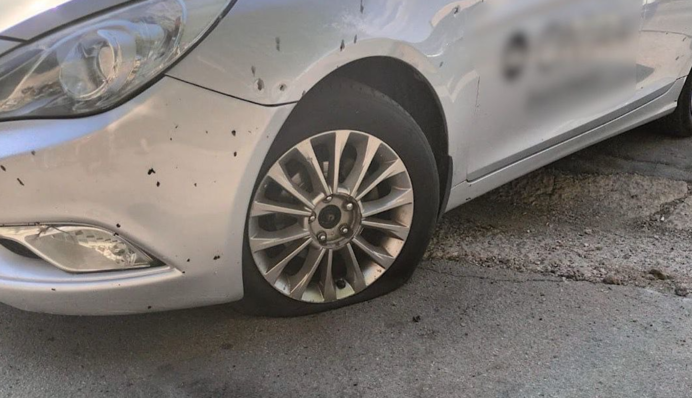 В Никополе мужчина бросил боеприпас в таксиста: повреждено авто