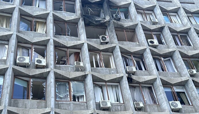 Російські війська атакували Суми: пошкоджено будівлю ОВА