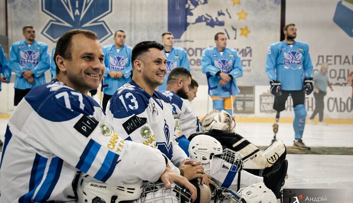 У Києві вперше відбувся ветеранський турнір із парахокею – фоторепортаж