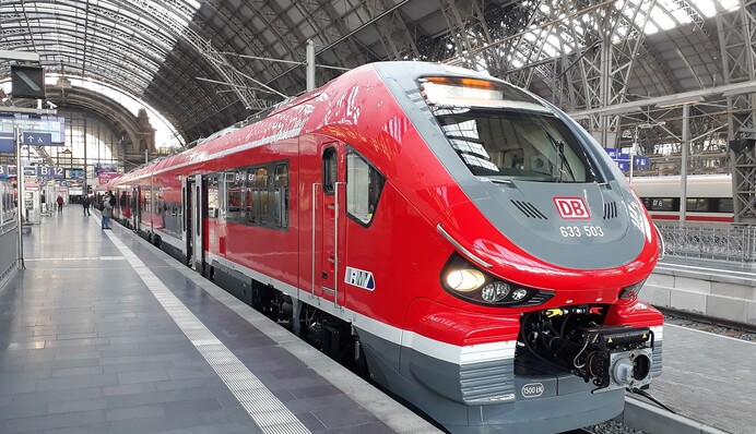 Близько 400 пасажирів швидкісного німецького поїзда опинилися в пастці в тунелі поблизу Відня