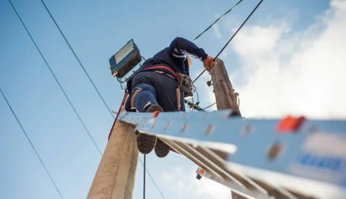 Сильные ливни и шквалы вызвали массовые отключения электроэнергии в Киевской области