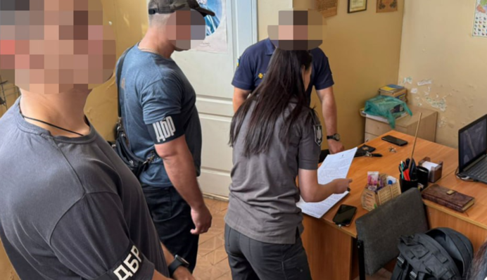 За 1,4 тис. доларів допомагав ухилянтам: ДБР затримало у Харкові посадовця ДСНС