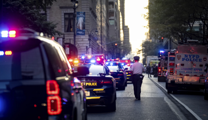 Вооруженный мужчина открыл огонь в небоскребе в центре Нью-Йорка – есть погибшие
