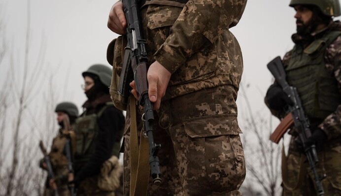 Президент підписав закон про військову службу за контрактом для людей віком понад 60 років