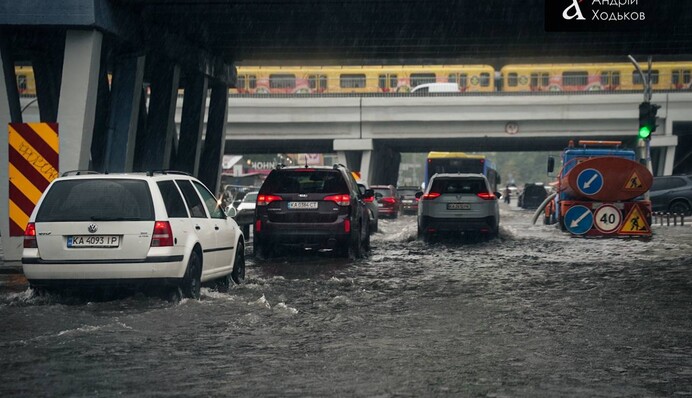 В Укргидрометцентре рассказали, когда прекратятся ливни и грозы
