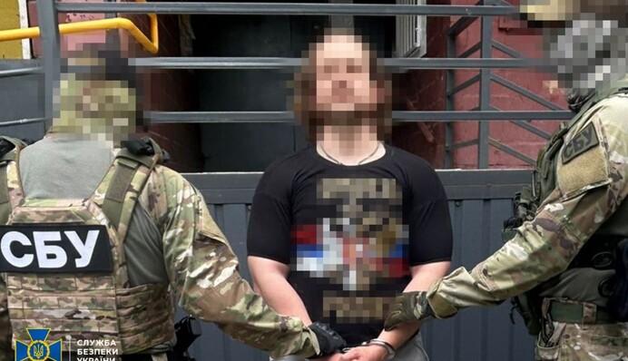 СБУ затримала трьох людей, які підозрюються у коригуванні ракетних ударів росіян по Україні