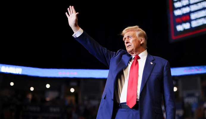 Доллар восстанавливает позиции благодаря торговым сделкам Трампа