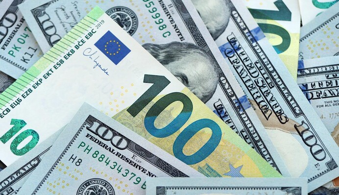 Долар та євро по осені рахують: яким буде валютний курс в Україні до кінця літа
