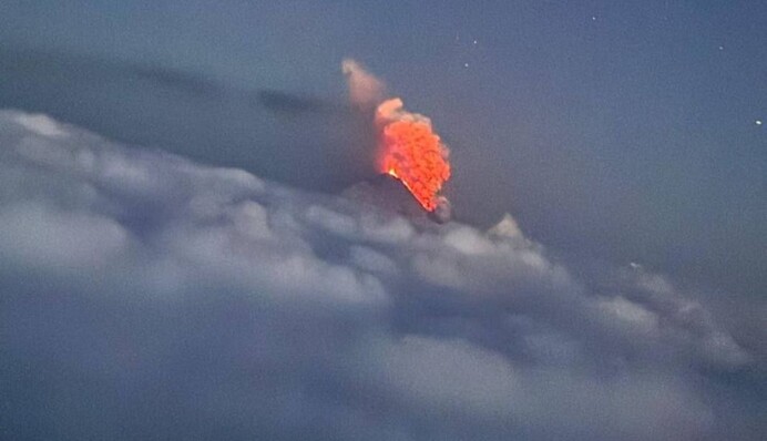 На Камчатке после землетрясения началось извержение вулкана