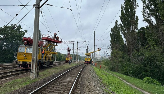 Масовані обстріли порушили роботу залізниці в Києві – деталі від УЗ
