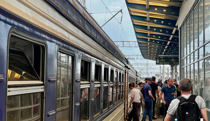 Укрзалізниця вводить верифікацію для купівлі квитків на три рейси з 1 серпня – перелік