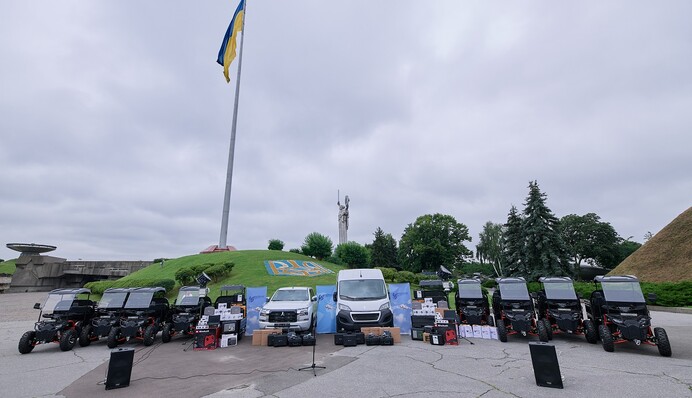 «Украинские вертолеты» передали помощь для 8 подразделений Сил обороны на 12,4 млн грн