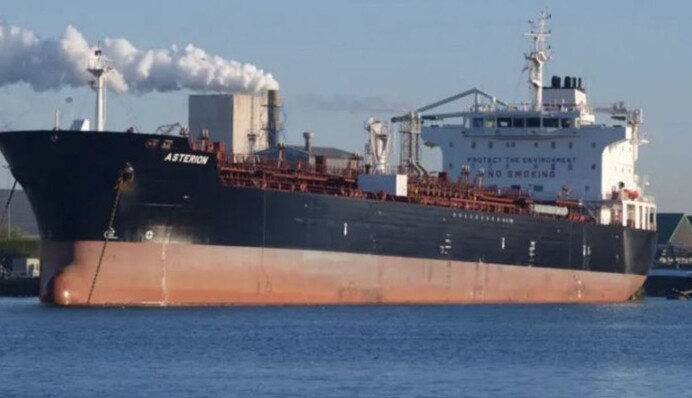 Танкери з російською нафтою застрягли біля берегів Індії — Bloomberg