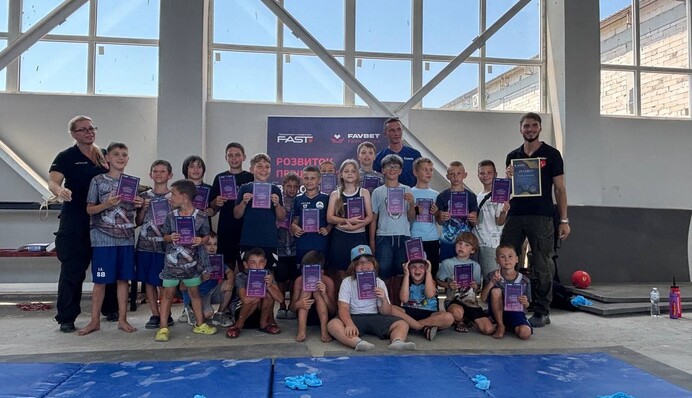 Знання, які можуть врятувати життя: юних хокеїстів з клубу «Морські вовки» навчали надавати першу допомогу