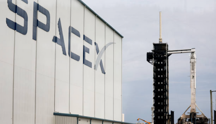 SpaceX доставила новый международный экипаж на МКС за 15 часфов