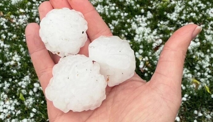 Злива, град та грози: Львівщину накрила негода