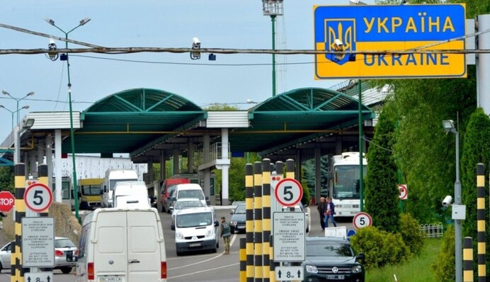 У Польщі заговорили про можливе повернення віз для українців