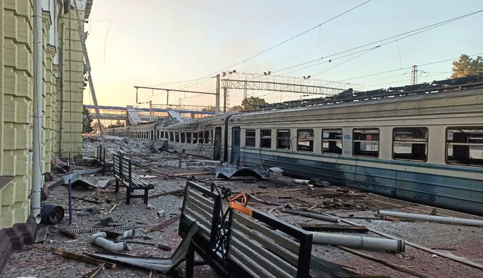 Палав вокзал, десяток травмованих: наслідки атаки РФ на Лозову