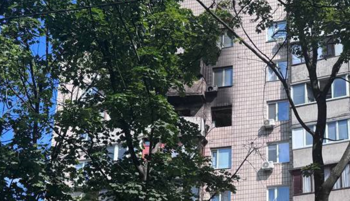 У Києві підозрюваний підірвав квартиру та поранив правоохоронця