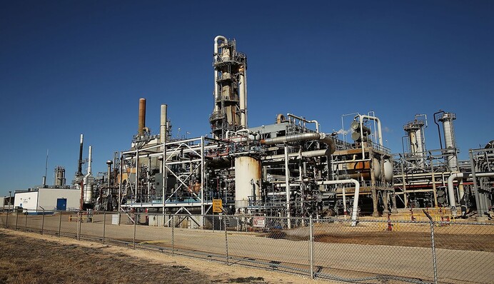 Індійські НПЗ чекають розпорядження уряду щодо закупівель російської нафти після мит США — Reuters