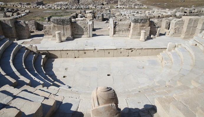 Здесь бушевала политическая жизнь: в Турции раскопали здание городского совета, которому более 2 тысяч лет