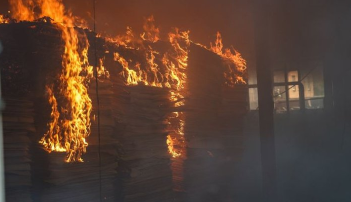 За гроші підпалили міськраду на Дніпропетровщині: поліція затримала двох чоловіків