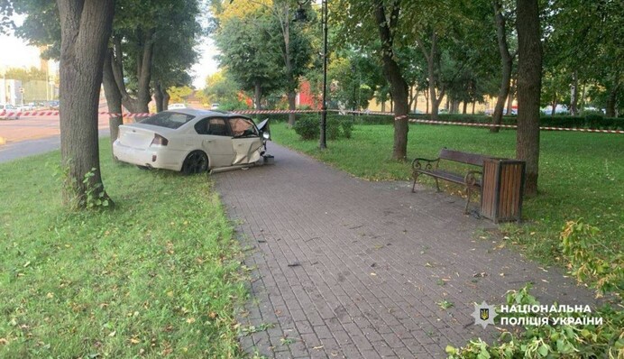 Поліція затримала водія, який травмував двох жінок у парку Києва