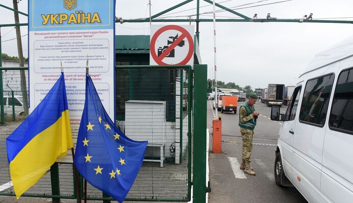 Українців, депортованих Росією і заблокованих на кордоні Грузії, забезпечили продуктами та ліками — МЗС