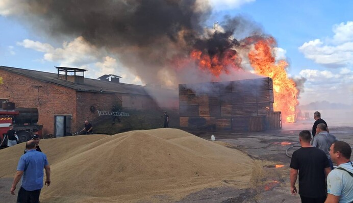 Влучили у склад агропідприємства: армія РФ атакувала дроном Чернігівщину