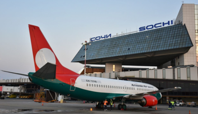 Обмеження через атаки БпЛА: росіяни заявили про затримки 25 рейсів в аеропорту Сочі