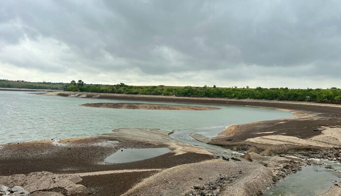 Висохле Каховське водосховище регулярно охоплює вогонь – Держекоінспекція